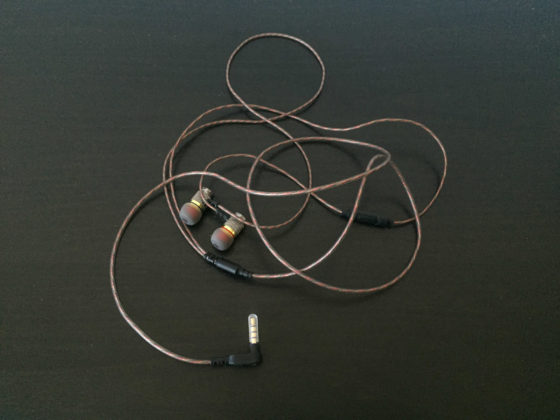 Recensione QKZ DM6, gli auricolari in-ear con filo e spina jack angolata