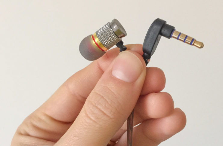 Recensione QKZ DM6, gli auricolari in-ear con filo e spina jack angolata