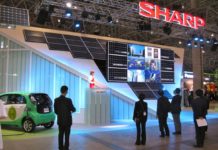 Sharp vuole costruire OLED per iPhone, tempi duri per Samsung