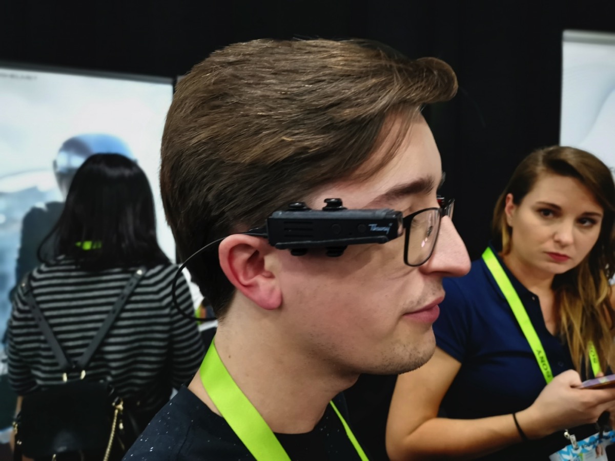 Tikaway, al CES 2019 gli occhiali che teletrasportano gli esperti sul campo