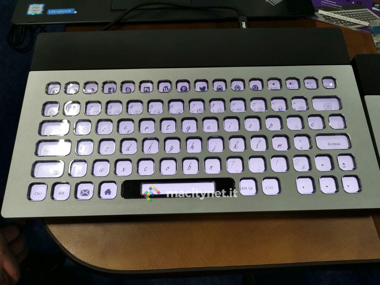 Al CES 2018 Nemeio, la tastiera e-Ink con tasti personalizzabili