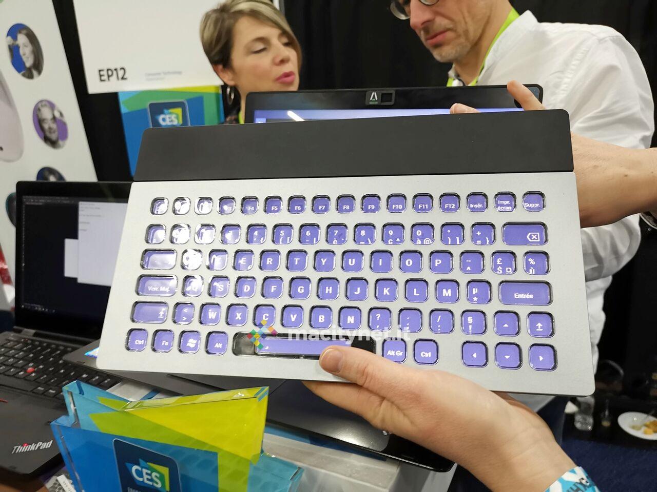 Al CES 2018 Nemeio, la tastiera e-Ink con tasti personalizzabili