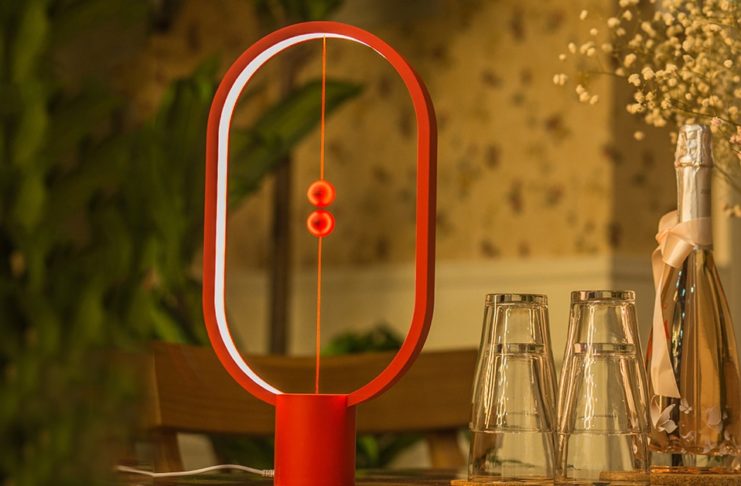 Da Utorch una lampada notturna magnetica di design dallo stile originale