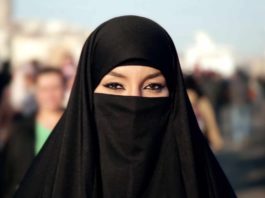 Apartheid di genere, Apple e Google accusate di sostenere un’app che traccia gli spostamenti delle donne saudite