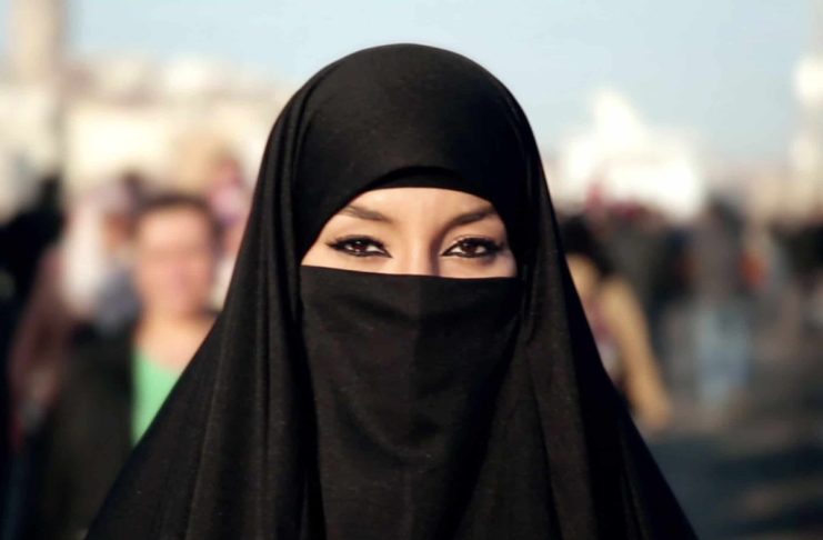 Apartheid di genere, Apple e Google accusate di sostenere un’app che traccia gli spostamenti delle donne saudite