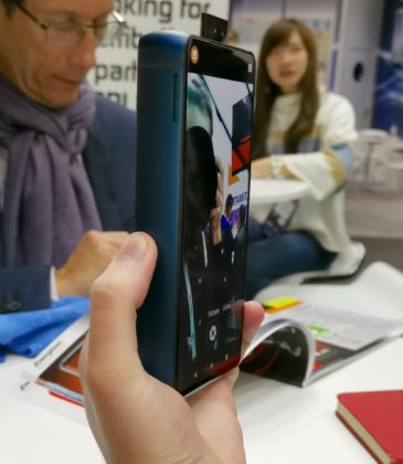 Lo smartphone più grosso (e più brutto) visto al MWC 2019