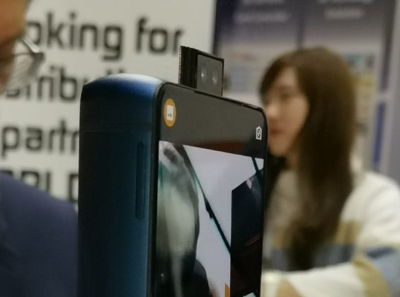Lo smartphone più grosso (e più brutto) visto al MWC 2019