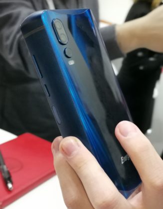 Lo smartphone più grosso (e più brutto) visto al MWC 2019