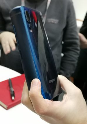 Lo smartphone più grosso (e più brutto) visto al MWC 2019