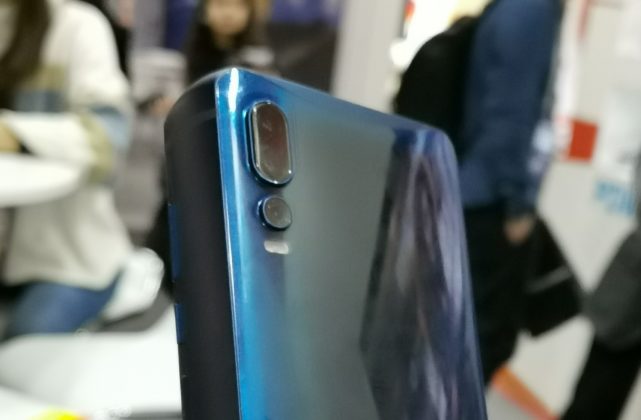 Lo smartphone più grosso (e più brutto) visto al MWC 2019