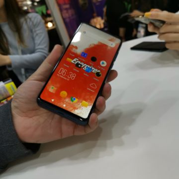 Lo smartphone più grosso (e più brutto) visto al MWC 2019