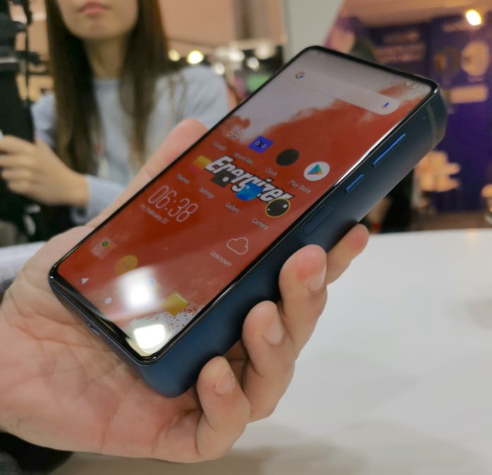 Lo smartphone più grosso (e più brutto) visto al MWC 2019