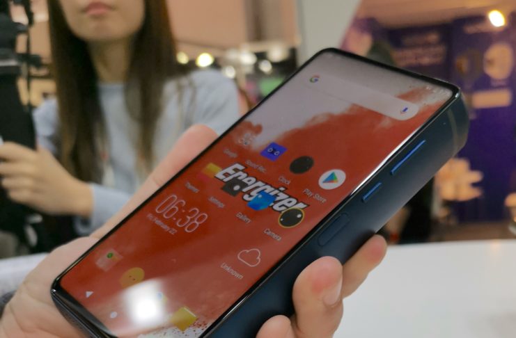 Lo smartphone più grosso (e più brutto) visto al MWC 2019