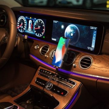 Da Gocomma il caricatore wireless smart da auto con ricarica rapida