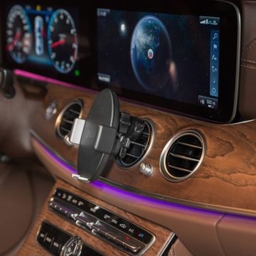 Da Gocomma il caricatore wireless smart da auto con ricarica rapida