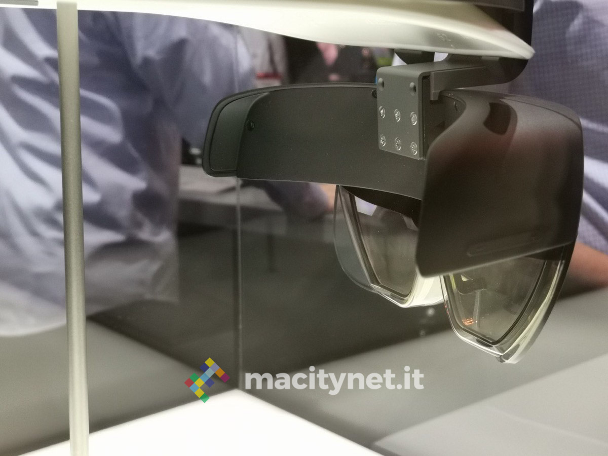 Microsoft ha presentato l’HoloLens 2, nuovo visore di Realtà Mista per le aziende