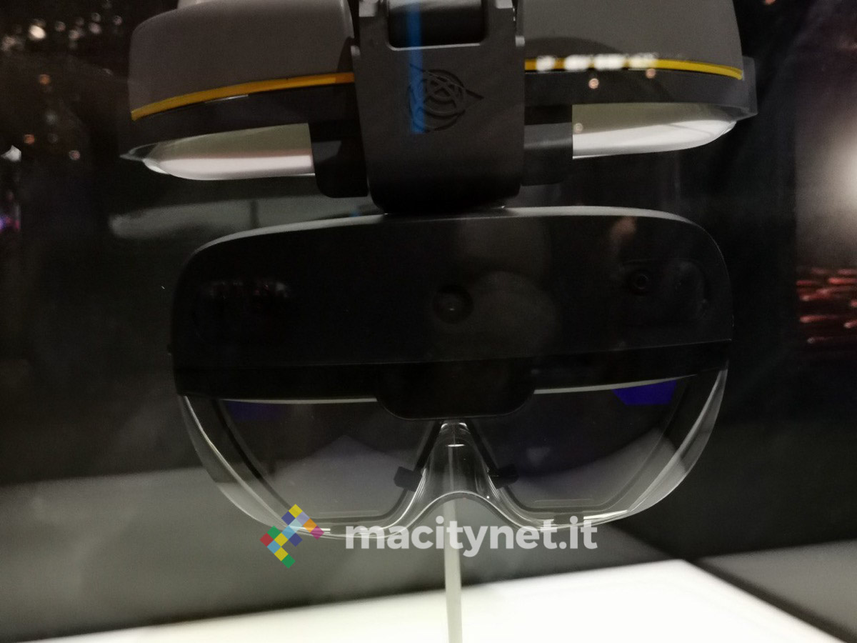 Microsoft ha presentato l’HoloLens 2, nuovo visore di Realtà Mista per le aziende