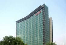 Huawei accusata di copiare Apple con tattiche estreme