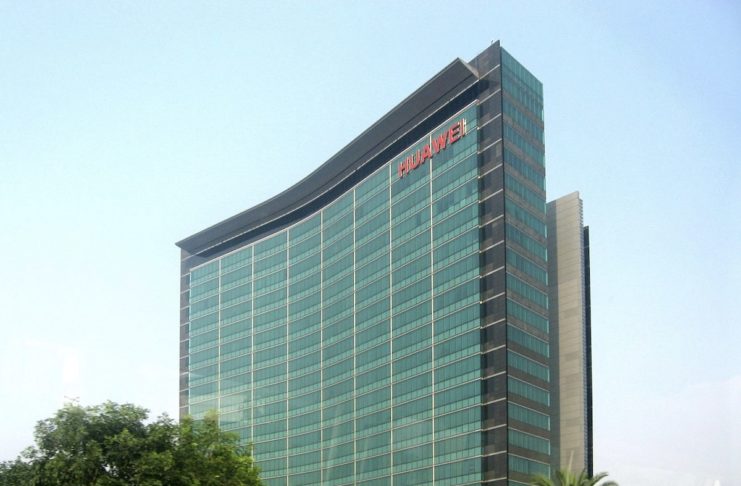 Huawei accusata di copiare Apple con tattiche estreme