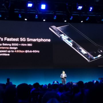 Al MWC 2019 Huawei Mate X, lo smartphone pieghevole senza notch e con tre display