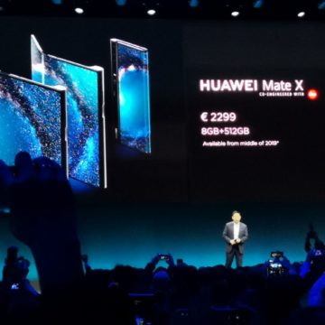 Al MWC 2019 Huawei Mate X, lo smartphone pieghevole senza notch e con tre display