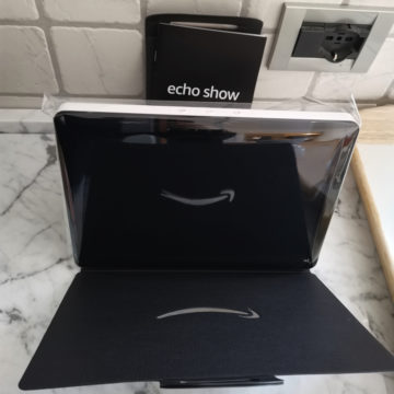 Unboxing Amazon Echo Show Italiano: vediamo da vicino l’’Echo da 10 pollici di schermo: fotogalleria e video