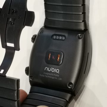 Al MWC 2019 Nubia presenta il bracciale smartphone flessibile