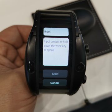 Al MWC 2019 Nubia presenta il bracciale smartphone flessibile