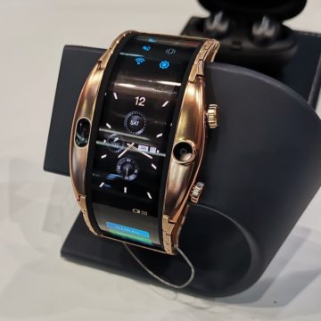 Al MWC 2019 Nubia presenta il bracciale smartphone flessibile