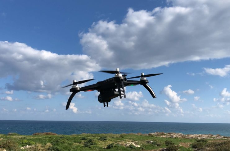 Recensione MJX Bugs 5W, il drone brushless silenzioso e con tre batterie incluse