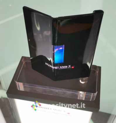 MWC 2019, arriva il pieghevole Huawei Mate X e iPhone XS diventa lo smartphone dei poveri