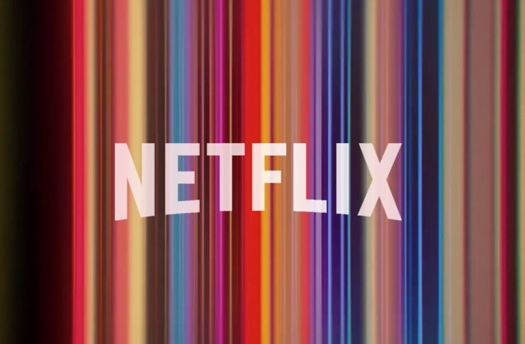Netflix, il logo proiettato prima dei film cambia e diventa multicolore