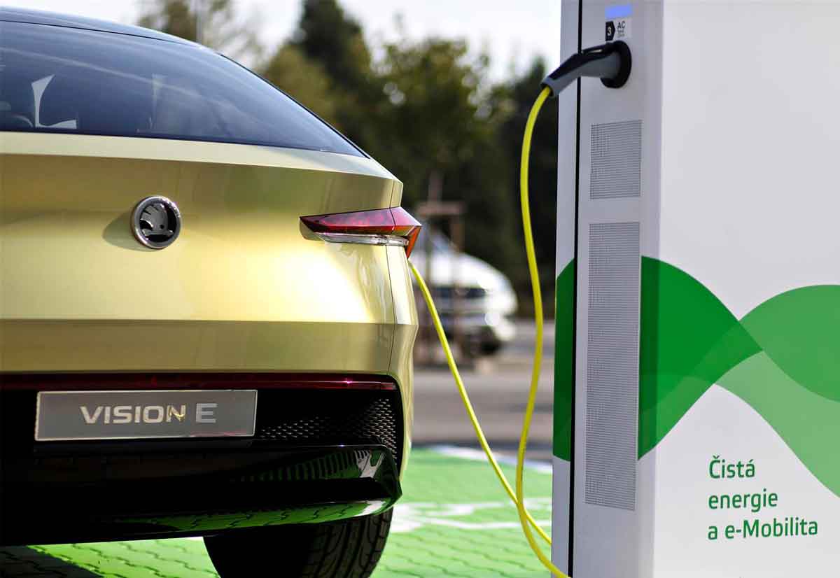 ŠKODA testa le infrastrutture di ricarica nella sede di Mladá Boleslav