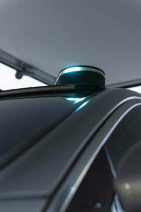 Mercedes-Benz studia segnalazioni luminose per le auto a guida autonoma