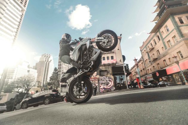 Zero Motorcycles SR/F, una moto elettrica con tanto di sistema operativo
