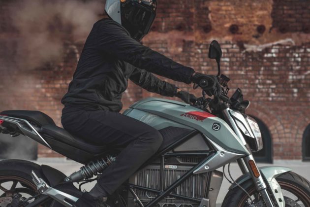 Zero Motorcycles SR/F, una moto elettrica con tanto di sistema operativo