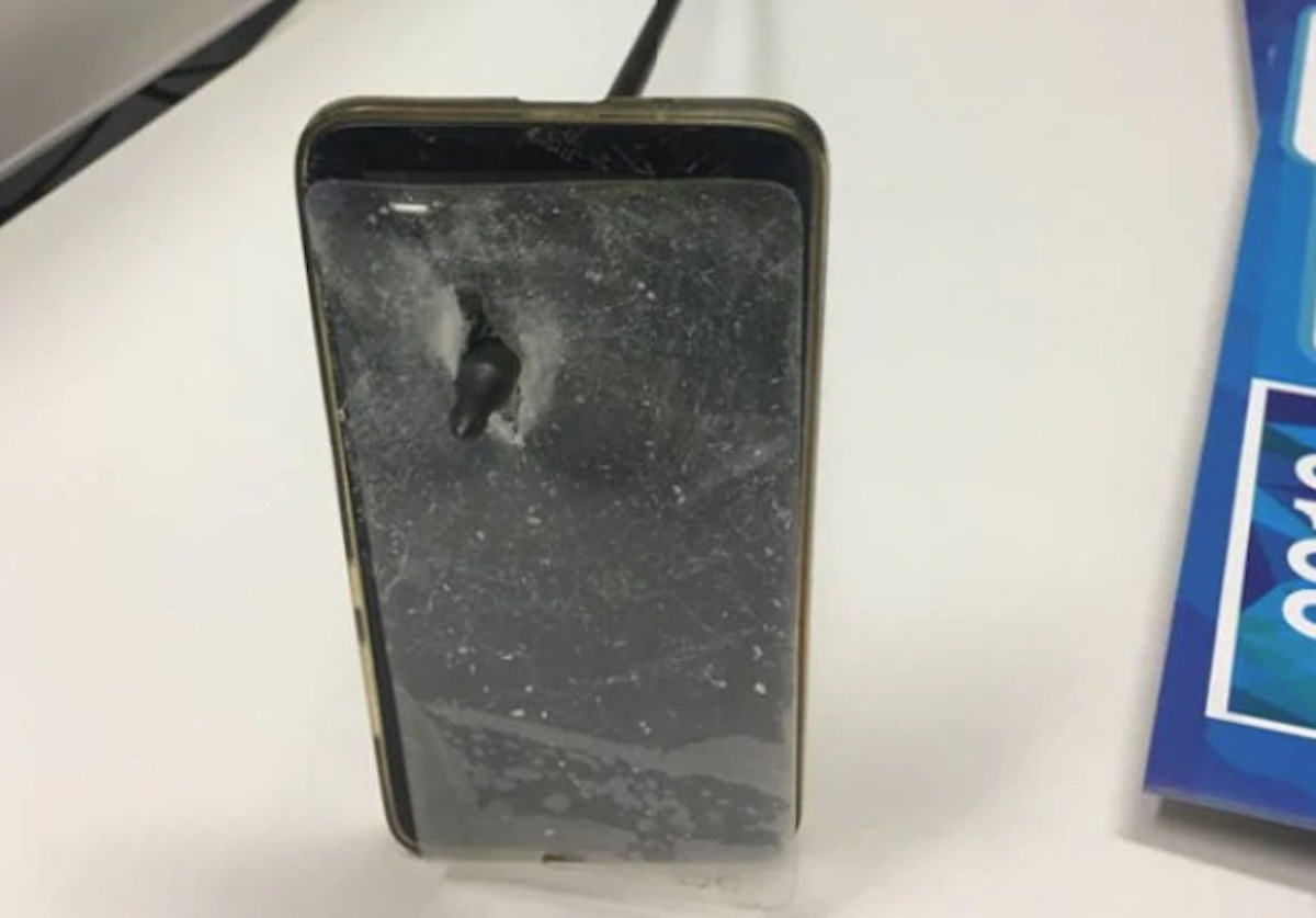 iPhone colpito da una freccia salva la vita del proprietario