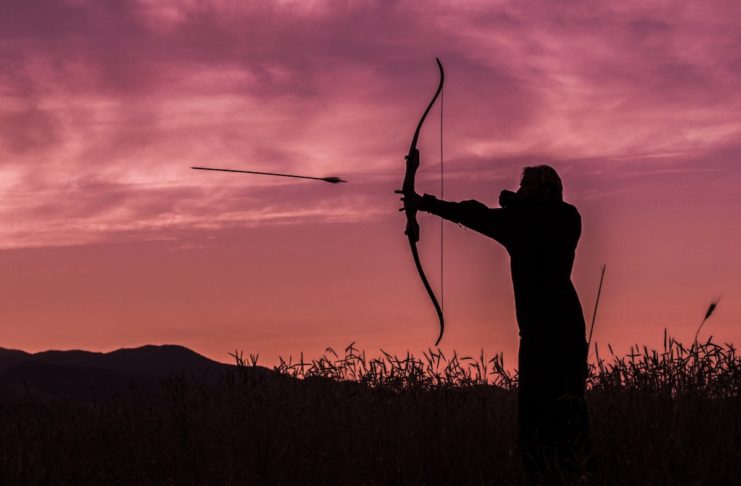 iPhone colpito da una freccia salva la vita del proprietario