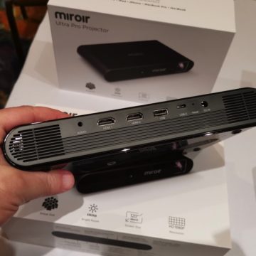 Miroir M631 Ultra Pro Projector è il proiettore full HD con USB-C che si mette in borsa