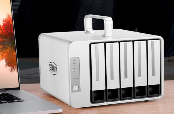 TerraMaster D5 Thunderbolt 3, recensione del piccolo grande case professionale