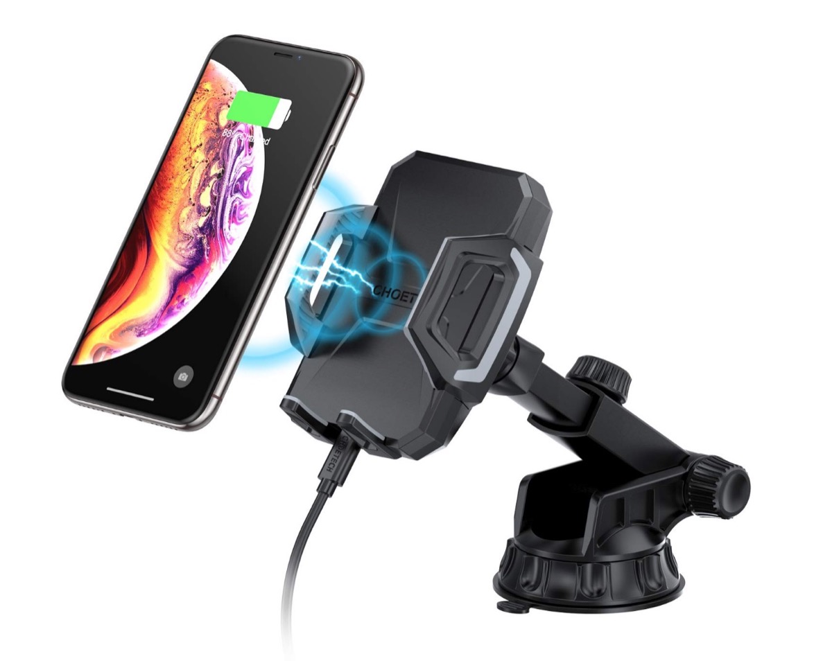 Supporto smartphone in auto con ricarica wireless in offerta a 20,79 euro