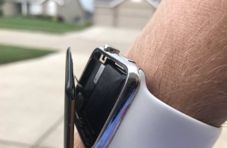 Apple citata in giudizio per il gonfiore alle batterie di Apple Watch