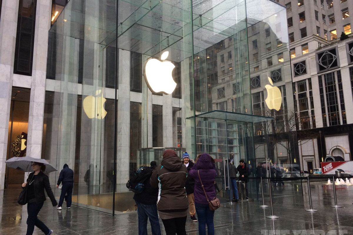 Pericolo cimici dei letti all’Apple Store sulla Quinta strada a New York