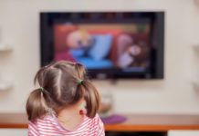 Linee guida OMS: per la salute dei bambini meno tempo davanti agli schermi
