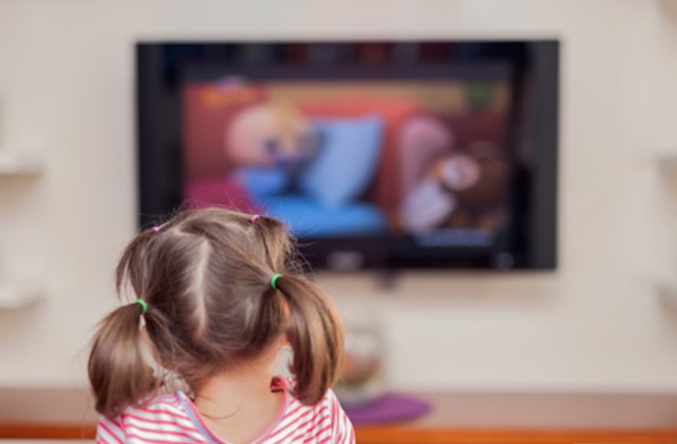 Linee guida OMS: per la salute dei bambini meno tempo davanti agli schermi