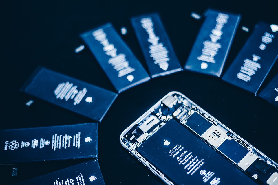 Gli aggiornamento iOS fanno durare mento la batteria di iPhone Gli aggiornamento iOS fanno durare mento la batteria di iPhone