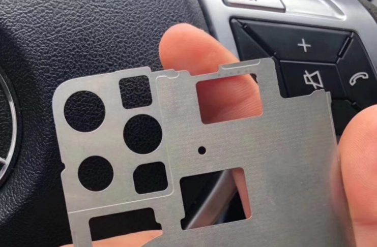 iPhone 2019, nuova foto dello chassis mostra fori per tre fotocamere