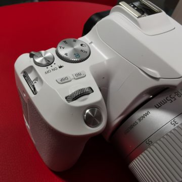 Canon presenta EOS 250D, la reflex con schermo orientabile più leggera al mondo 