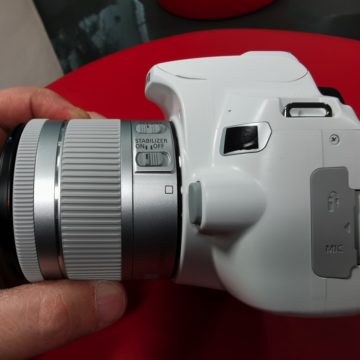 Canon presenta EOS 250D, la reflex con schermo orientabile più leggera al mondo 