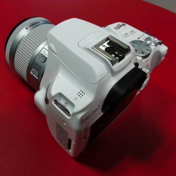 Canon presenta EOS 250D, la reflex con schermo orientabile più leggera al mondo 